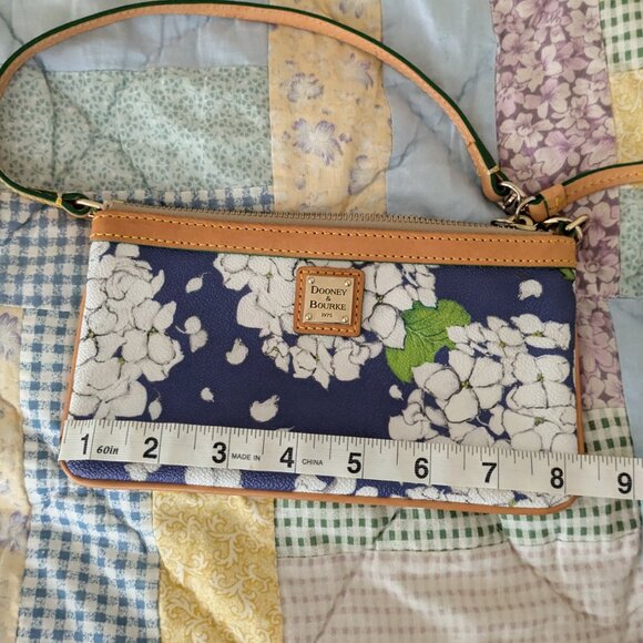 🤩*host pick* Dooney & Bourke small zip purse - Picture 4 of 5